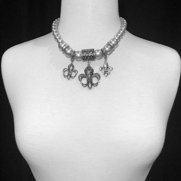 Chunky 3 Fleur De Lis Necklace Earrings Set - Picture 3 of 3